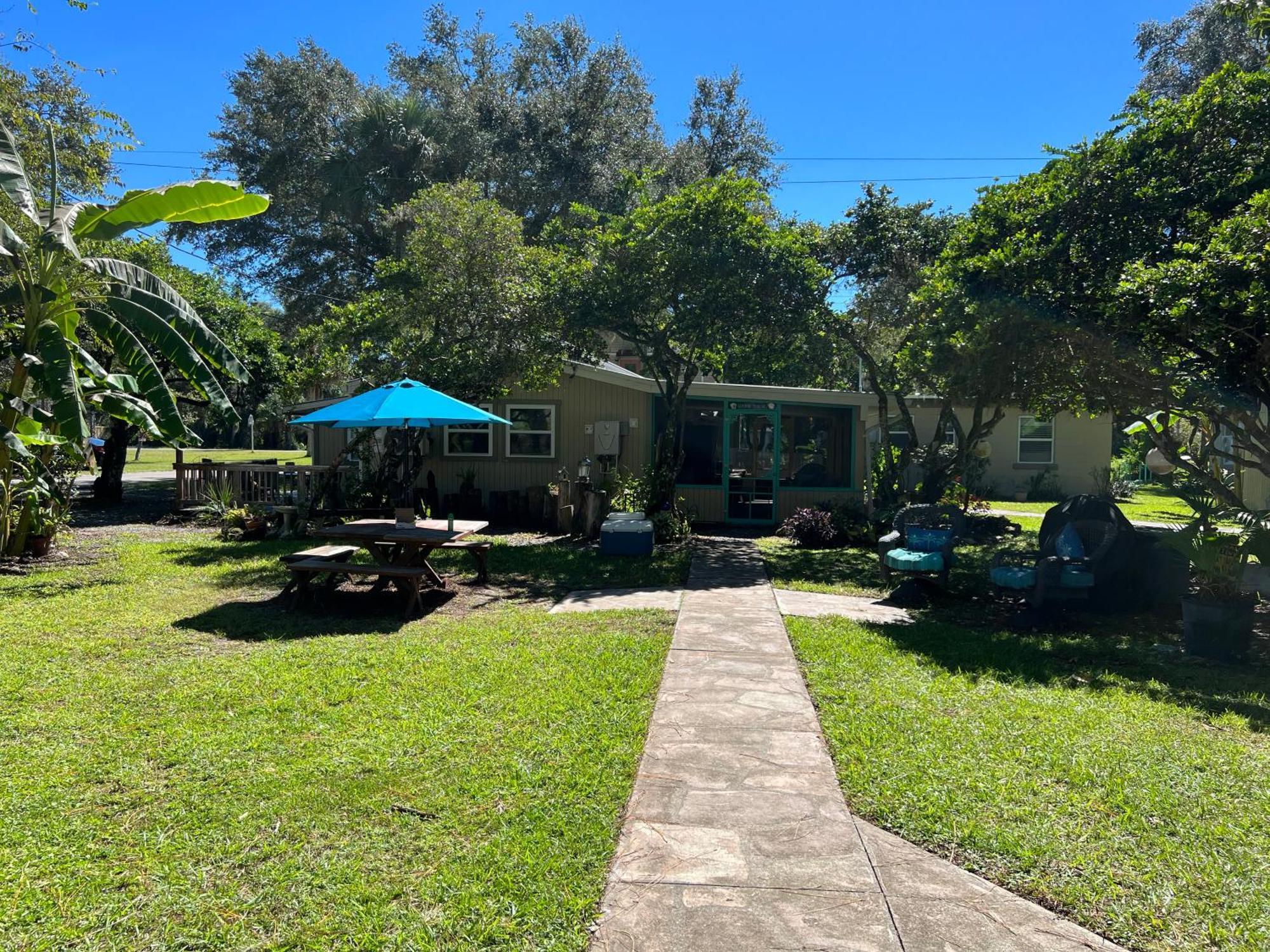 Nature Coast Inn & Cottages Inglis Exterior photo